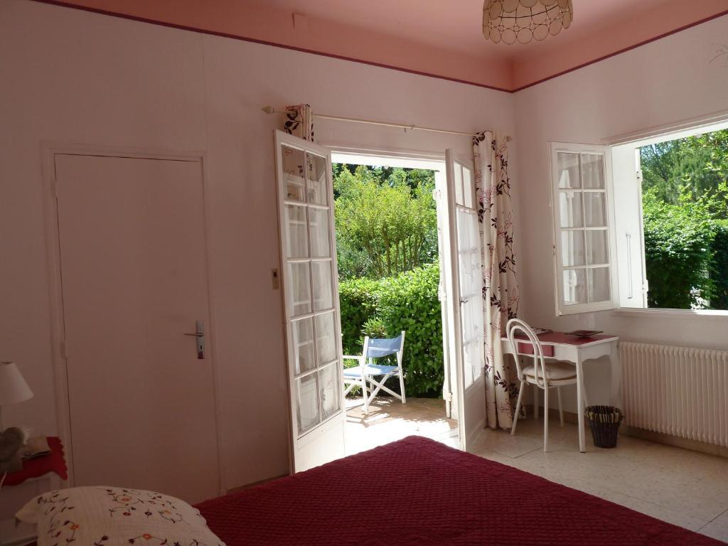 Mas De Valiguiere Hotel Saze  Екстериор снимка