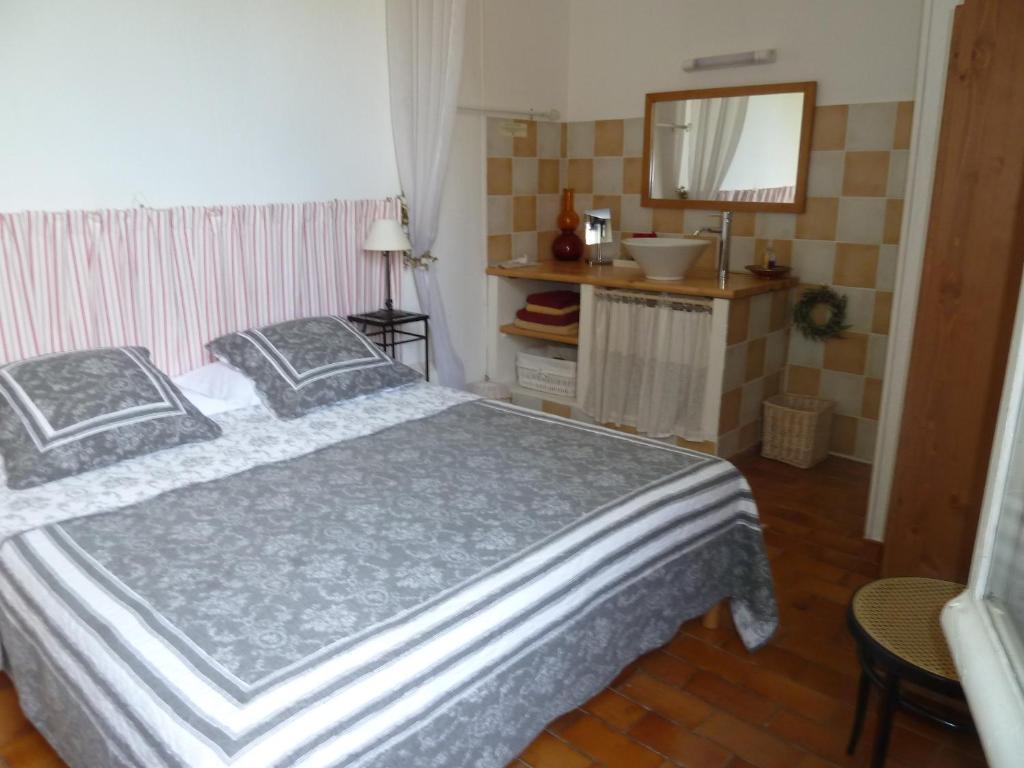 Mas De Valiguiere Hotel Saze  Стая снимка