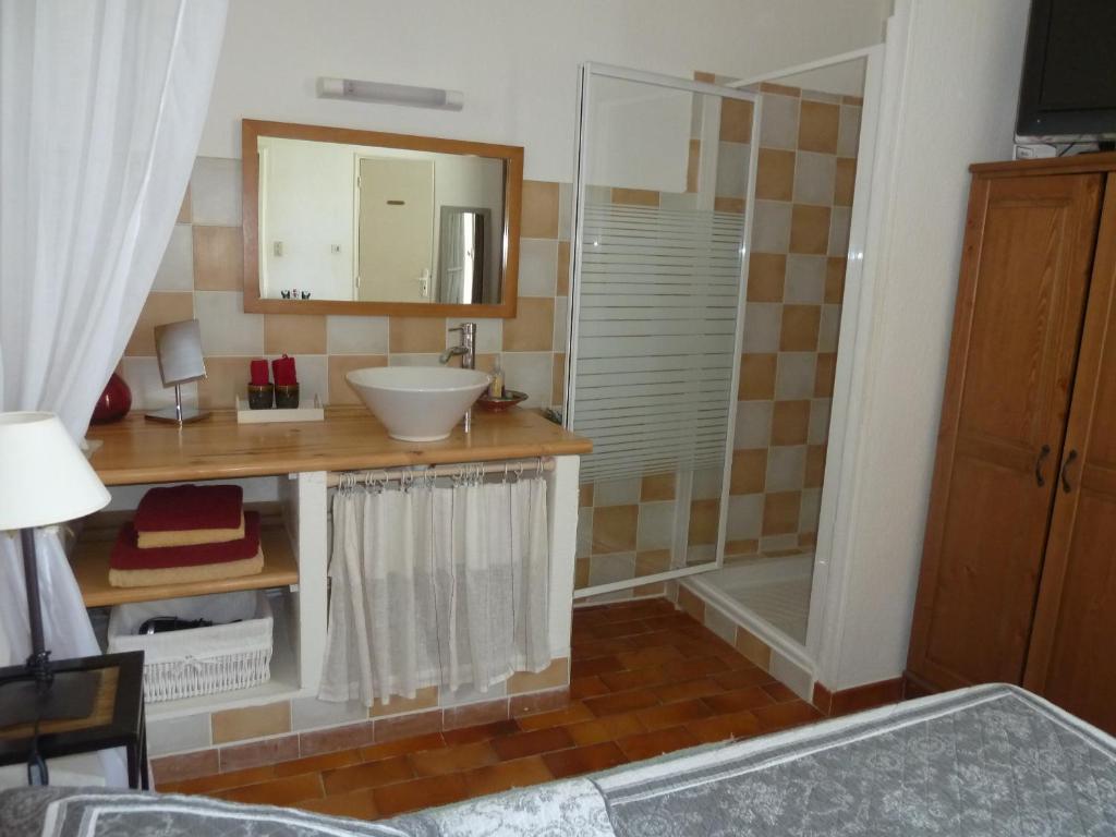 Mas De Valiguiere Hotel Saze  Стая снимка