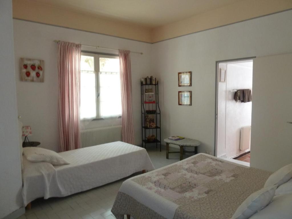 Mas De Valiguiere Hotel Saze  Стая снимка
